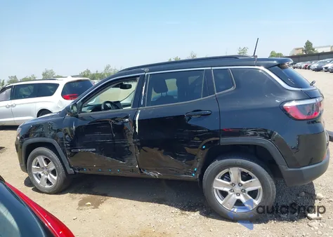 2022 Jeep Compass Latitude 4X4 z USA, uszkodzony, nr VIN 3C4NJDBB4NT216159